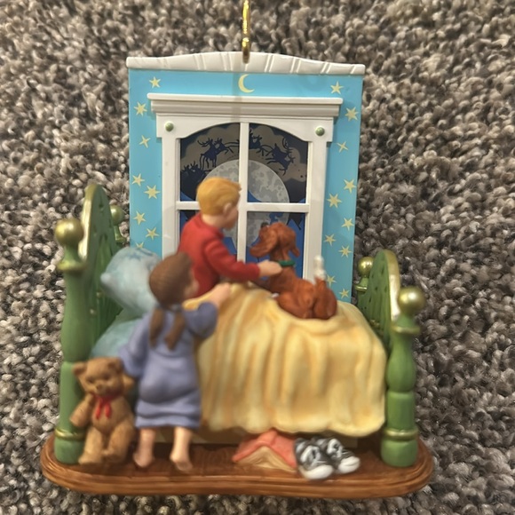 Hallmark A Time to Believe ornament - Picture 5 of 5